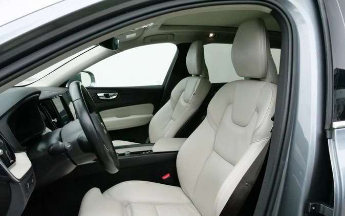 Volvo XC 60 cena 129900 przebieg: 161200, rok produkcji 2019 z Rzgów małe 596